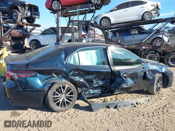 2021 Toyota Camry SE Nightshade z VIN 4T1G11AKXMU405598, wystawiony jako IAAI lot #43286695 z przebiegiem 59 916 mil mil oraz . Historia ofert i sprzedaży dostępna na DreamBid. Obrazek 6.