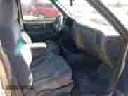 2001 Chevrolet S-10 with VIN 1GCCS145X18252019, listed as a IAAI auction lot 41734902 with 84,136 mi miles and . Bid and sale history available at DreamBid. Image 5.