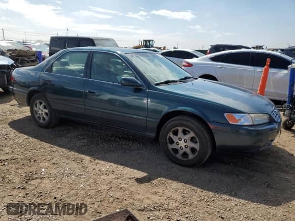 1997 Toyota Camry LE z VIN 4T1BF22K4VU026470, wystawiony jako Copart lot #70600725 z przebiegiem 198 819 mil mil oraz Czysty tytuł • Clean title. Historia ofert i sprzedaży dostępna na DreamBid. Obrazek 4.