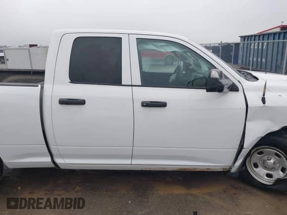 2021 Ram 1500 Tradesman z VIN 1C6RR6FT0MS507788, wystawiony jako IAAI lot #41188436 z przebiegiem 106 114 mil mil oraz . Historia ofert i sprzedaży dostępna na DreamBid. Obrazek 14.