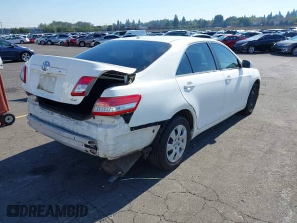 2011 Toyota Camry LE z VIN 4T4BF3EK7BR122855, wystawiony jako IAAI lot #43300420 z przebiegiem 84 583 mil mil oraz . Historia ofert i sprzedaży dostępna na DreamBid. Obrazek 4.