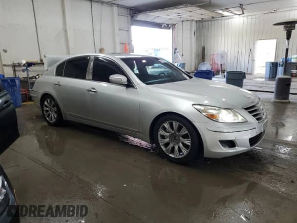 2009 Hyundai Genesis z VIN KMHGC46E69U048779, wystawiony jako Copart lot #65154204 z przebiegiem 193 453 mil mil oraz Szkoda całkowita • Salvage title. Historia ofert i sprzedaży dostępna na DreamBid. Obrazek 4.