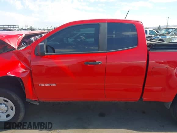 2019 Chevrolet Colorado 2WD Work Truck z VIN 1GCHSBEA8K1314941, wystawiony jako IAAI lot #43309682 z przebiegiem 64 568 mil mil oraz . Historia ofert i sprzedaży dostępna na DreamBid. Obrazek 15.