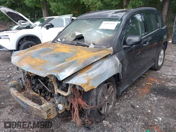 2008 Jeep Compass Sport с VIN 1J8FT47038D794794, выставлен на аукционе IAAI как лот 42807895 с пробегом Не указан миль и . История ставок и продаж доступна на DreamBid. Изображение 12.