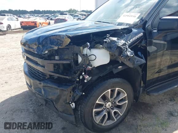 2020 Chevrolet Silverado 1500 RST z VIN 3GCPYEEK7LG250723, wystawiony jako IAAI lot #42504958 z przebiegiem 84 260 mil mil oraz . Historia ofert i sprzedaży dostępna na DreamBid. Obrazek 6.