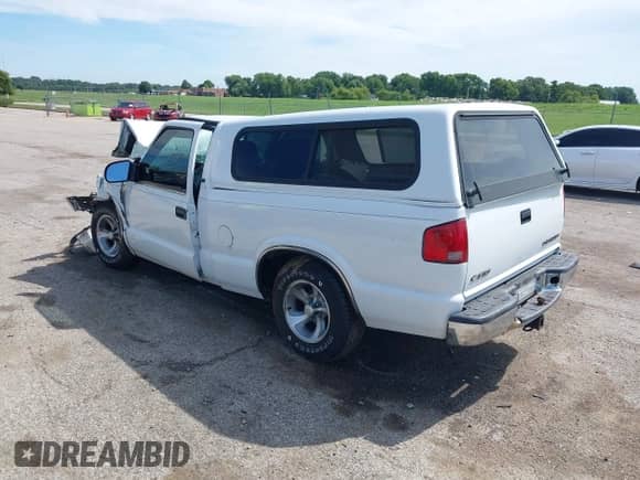 1999 Chevrolet S-10 with VIN 1GCCS1448XK129533, listed as a IAAI auction lot 42841182 with Not provided miles and . Bid and sale history available at DreamBid. Image 3.