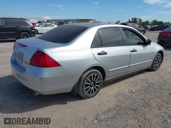 2007 Honda Accord VP с VIN 1HGCM56107A145222, выставлен на аукционе IAAI как лот 42837676 с пробегом 279 432 миль миль и . История ставок и продаж доступна на DreamBid. Изображение 4.