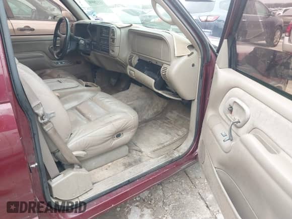 1999 Chevrolet Tahoe z VIN 1GNEC13R8XJ511786, wystawiony jako IAAI lot #41538890 z przebiegiem 196 764 mil mil oraz . Historia ofert i sprzedaży dostępna na DreamBid. Obrazek 5.