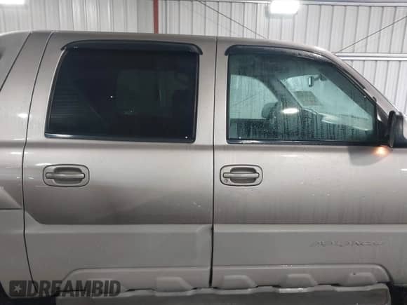 2002 Chevrolet Avalanche with VIN 3GNEC13T02G117284, listed as a IAAI auction lot 41869260 with 3 mi miles and . Bid and sale history available at DreamBid. Image 13.