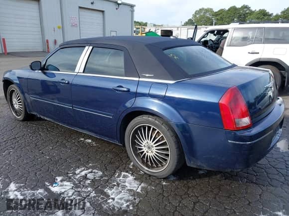 2005 Chrysler 300 Touring с VIN 2C3AA53G75H684799, выставлен на аукционе IAAI как лот 43233172 с пробегом 100 706 миль миль и . История ставок и продаж доступна на DreamBid. Изображение 3.