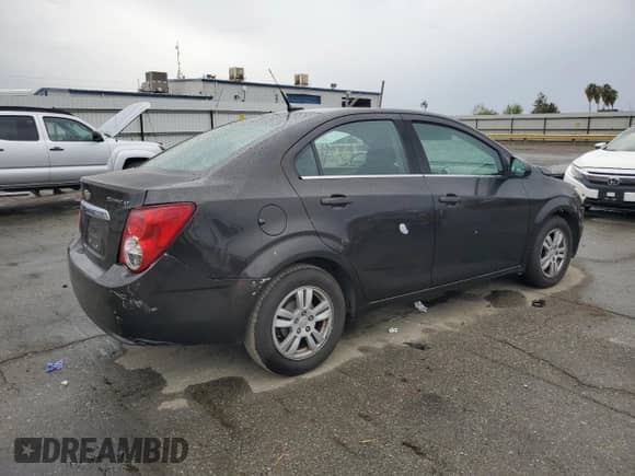 2014 Chevrolet Sonic LT z VIN 1G1JC5SG7E4106134, wystawiony jako Copart lot #80910575 z przebiegiem 149 644 mil mil oraz Szkoda całkowita • Salvage title. Historia ofert i sprzedaży dostępna na DreamBid. Obrazek 3.
