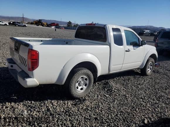 2017 Nissan Frontier SV with VIN 1N6BD0CT9HN710433, listed as a Copart auction lot 85273155 with 197,193 mi miles and Clean title. Bid and sale history available at DreamBid. Image 3.