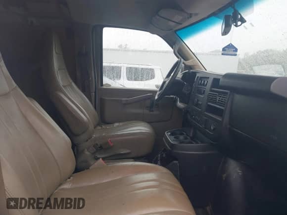 2019 Chevrolet Express Cargo с VIN 1GCWGBFP9K1193039, выставлен на аукционе IAAI как лот 42482812 с пробегом 152 787 миль миль и . История ставок и продаж доступна на DreamBid. Изображение 5.