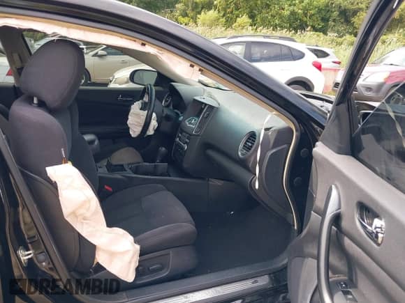 2014 Nissan Maxima S z VIN 1N4AA5AP8EC441879, wystawiony jako IAAI lot #43218086 z przebiegiem 157 347 mil mil oraz . Historia ofert i sprzedaży dostępna na DreamBid. Obrazek 5.