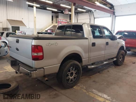 2005 Ford F-150 XLT с VIN 1FTPW14535FB22767, выставлен на аукционе IAAI как лот 41880025 с пробегом Не указан миль и . История ставок и продаж доступна на DreamBid. Изображение 4.