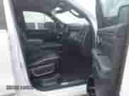 2025 Ram 1500 Limited z VIN 1C6SRFHP8SN582445, wystawiony jako IAAI lot #41884206 z przebiegiem 13 460 mil mil oraz . Historia ofert i sprzedaży dostępna na DreamBid. Obrazek 5.