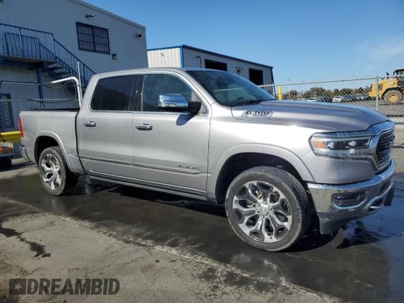 2022 Ram 1500 Limited z VIN 1C6SRFHT3NN209430, wystawiony jako Copart lot #71278135 z przebiegiem 30 062 mil mil oraz Czysty tytuł • Clean title. Historia ofert i sprzedaży dostępna na DreamBid. Obrazek 4.
