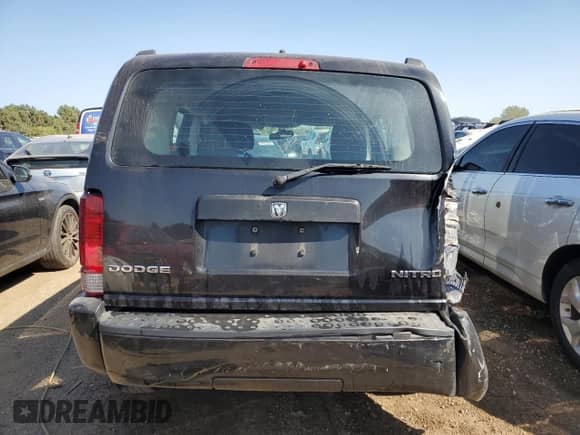 2011 Dodge Nitro SE with VIN 1D4PT2GK7BW602597, listed as a Copart auction lot 70447304 with 142,701 mi miles and Non repairable. Bid and sale history available at DreamBid. Image 6.