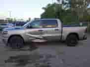 2025 Ram 1500 Big Horn z VIN 1C6RREFG9SN527515, wystawiony jako IAAI lot #41952115 z przebiegiem 8 009 mil mil oraz . Historia ofert i sprzedaży dostępna na DreamBid. Obrazek 15.