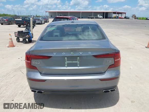 2020 Volvo S60 Momentum с VIN 7JR102FK7LG043711, выставлен на аукционе IAAI как лот 42809036 с пробегом 70 608 миль миль и . История ставок и продаж доступна на DreamBid. Изображение 17.