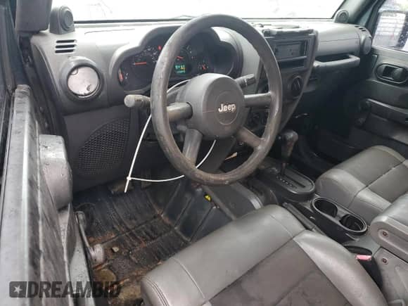 2008 Jeep Wrangler X z VIN 1J4FA241X8L617822, wystawiony jako Copart lot #81800925 z przebiegiem 149 945 mil mil oraz Czysty tytuł • Clean title. Historia ofert i sprzedaży dostępna na DreamBid. Obrazek 8.