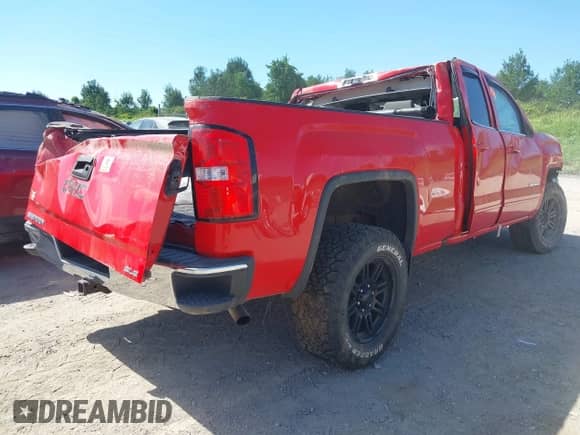 2017 GMC Sierra 1500 SLE with VIN 1GTV2MEC0HZ249965, listed as a IAAI auction lot 42803467 with 114,001 mi miles and . Bid and sale history available at DreamBid. Image 4.