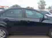 2017 Chevrolet Sonic LS z VIN 1G1JB5SH0H4144580, wystawiony jako IAAI lot #42421237 z przebiegiem 95 014 mil mil oraz . Historia ofert i sprzedaży dostępna na DreamBid. Obrazek 13.