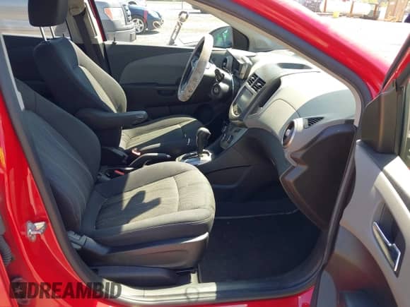 2015 Chevrolet Sonic LT с VIN 1G1JC5SH3F4179740, выставлен на аукционе IAAI как лот 43179070 с пробегом 119 554 миль миль и . История ставок и продаж доступна на DreamBid. Изображение 5.