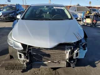 2017 Chevrolet Cruze LS z VIN 1G1BC5SM0H7280091, wystawiony jako Copart lot #86883105 z przebiegiem 53 481 mil mil oraz Szkoda całkowita • Salvage title. Historia ofert i sprzedaży dostępna na DreamBid. Obrazek 5.