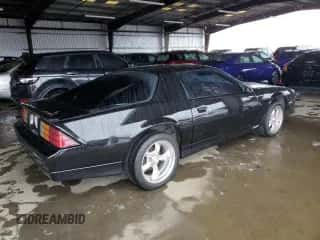 1986 Chevrolet Camaro Z28 Sport z VIN 1G1FP87H8GL106911, wystawiony jako Copart lot #81903004 z przebiegiem 24 202 mil mil oraz Szkoda całkowita • Salvage title. Historia ofert i sprzedaży dostępna na DreamBid. Obrazek 3.