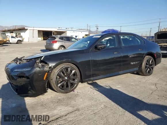 2024 BMW 7 Series 760i xDrive z VIN WBA33EJ01RCS87373, wystawiony jako Copart lot #46626315 z przebiegiem Nie podano mil oraz Szkoda całkowita • Salvage title. Historia ofert i sprzedaży dostępna na DreamBid. Obrazek 1.