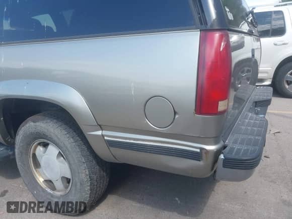 1999 Chevrolet Suburban с VIN 1GNFK16R6XJ458721, выставлен на аукционе IAAI как лот 42620362 с пробегом 219 035 миль миль и . История ставок и продаж доступна на DreamBid. Изображение 6.