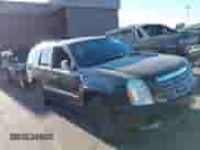2007 Cadillac Escalade z VIN 1GYEC63837R358436, wystawiony jako IAAI lot #42848830 z przebiegiem Nie podano mil oraz . Historia ofert i sprzedaży dostępna na DreamBid. Obrazek 1.