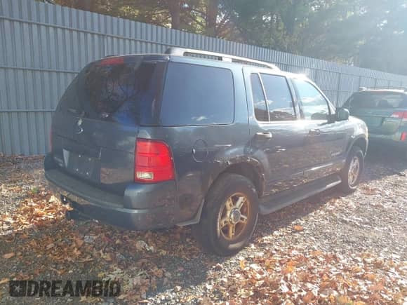 2004 Ford Explorer XLT with VIN 1FMZU73K84UA06916, listed as a IAAI auction lot 43455717 with 196,303 mi miles and . Bid and sale history available at DreamBid. Image 4.