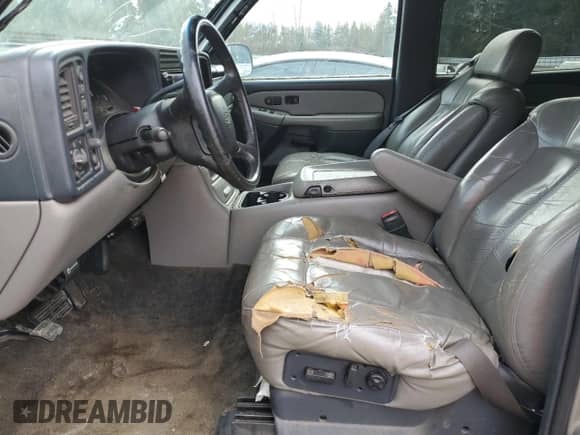 2000 Chevrolet Suburban LS с VIN 3GNGK26U3YG172343, выставлен на аукционе Copart как лот 47106575 с пробегом 339 445 миль миль и Чистый • Clean title. История ставок и продаж доступна на DreamBid. Изображение 7.