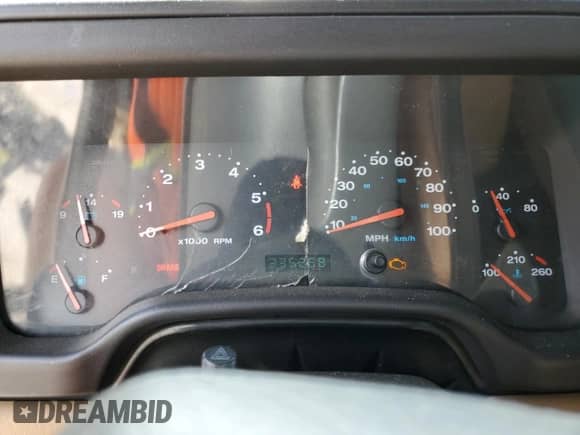 2001 Jeep Wrangler Sahara z VIN 1J4FA59S21P349009, wystawiony jako Copart lot #57588205 z przebiegiem 235 268 mil mil oraz Czysty tytuł • Clean title. Historia ofert i sprzedaży dostępna na DreamBid. Obrazek 9.