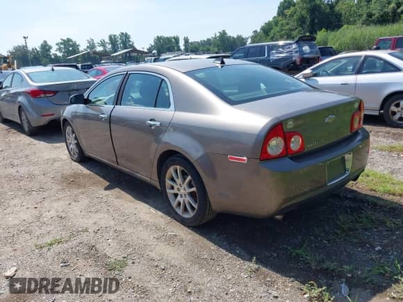 2012 Chevrolet Malibu LTZ z VIN 1G1ZG5E7XCF294023, wystawiony jako IAAI lot #42849791 z przebiegiem 99 989 mil mil oraz . Historia ofert i sprzedaży dostępna na DreamBid. Obrazek 3.