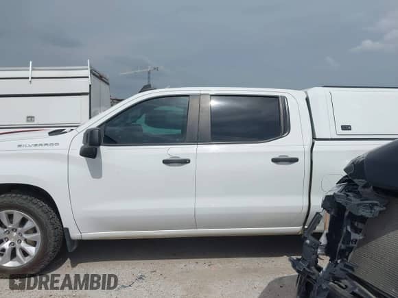 2022 Chevrolet Silverado 1500 Custom z VIN 3GCPWBEK3NG157320, wystawiony jako IAAI lot #42612177 z przebiegiem 135 668 mil mil oraz . Historia ofert i sprzedaży dostępna na DreamBid. Obrazek 14.