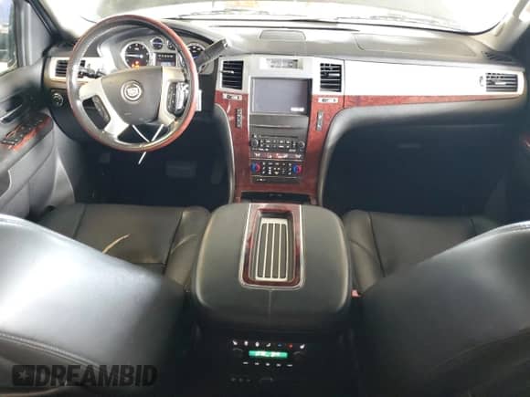2013 Cadillac Escalade ESV z VIN 1GYS3GEF1DR288015, wystawiony jako Copart lot #63681895 z przebiegiem 219 653 mil mil oraz Czysty tytuł • Clean title. Historia ofert i sprzedaży dostępna na DreamBid. Obrazek 8.