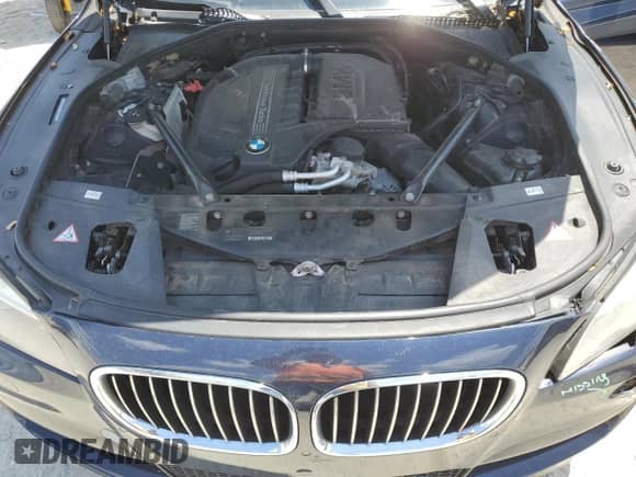 2013 BMW 7 Series 740i z VIN WBAYA6C58DD143669, wystawiony jako Copart lot #56304195 z przebiegiem 130 436 mil mil oraz Nie do naprawy • Non repairable. Historia ofert i sprzedaży dostępna na DreamBid. Obrazek 11.