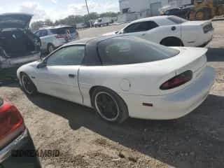 1996 Chevrolet Camaro Z28 z VIN 2G1FP22P2T2119028, wystawiony jako Copart lot #74322894 z przebiegiem 124 545 mil mil oraz Szkoda całkowita • Salvage title. Historia ofert i sprzedaży dostępna na DreamBid. Obrazek 2.