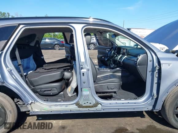 2022 Kia Sorento SX with VIN 5XYRK4LF8NG093053, listed as a IAAI auction lot 42337625 with 32,139 mi miles and . Bid and sale history available at DreamBid. Image 6.