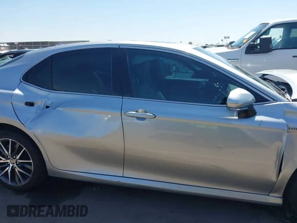 2021 Toyota Camry Hybrid XLE with VIN 4T1F31AK2MU547062, listed as a IAAI auction lot 42405027 with 170,899 mi miles and . Bid and sale history available at DreamBid. Image 13.
