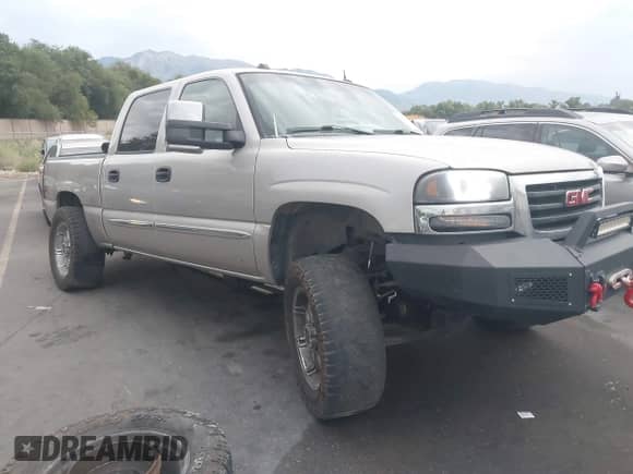 2005 GMC Sierra 1500 SLE with VIN 2GTEK13T351153480, listed as a IAAI auction lot 43074347 with 253,837 mi miles and . Bid and sale history available at DreamBid. Image 1.