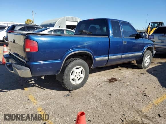 2001 Chevrolet S-10 LS с VIN 1GCDT19WX1K138172, выставлен на аукционе Copart как лот 79623404 с пробегом 167 179 миль миль и Списание • Salvage title. История ставок и продаж доступна на DreamBid. Изображение 3.