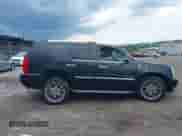 2009 Cadillac Escalade с VIN 1GYFK23209R216656, выставлен на аукционе IAAI как лот 42622663 с пробегом Не указан миль и . История ставок и продаж доступна на DreamBid. Изображение 13.