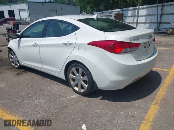2013 Hyundai Elantra GLS z VIN 5NPDH4AE2DH310302, wystawiony jako IAAI lot #42802488 z przebiegiem 131 684 mil mil oraz . Historia ofert i sprzedaży dostępna na DreamBid. Obrazek 3.