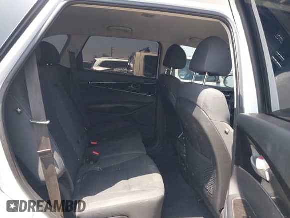 2018 Kia Sorento LX z VIN 5XYPG4A57JG360664, wystawiony jako IAAI lot #42999366 z przebiegiem 136 638 mil mil oraz . Historia ofert i sprzedaży dostępna na DreamBid. Obrazek 8.