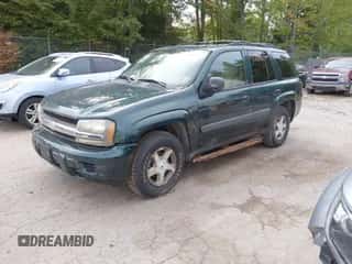 2005 Chevrolet TrailBlazer LS z VIN 1GNDT13S452162342, wystawiony jako IAAI lot #43237052 z przebiegiem 152 079 mil mil oraz . Historia ofert i sprzedaży dostępna na DreamBid. Obrazek 2.
