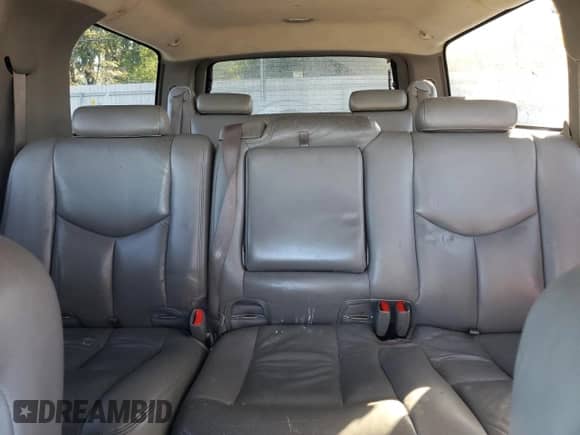 2005 Chevrolet Suburban LT z VIN 3GNEC16Z55G271476, wystawiony jako Copart lot #76740214 z przebiegiem Nie podano mil oraz Szkoda całkowita • Salvage title. Historia ofert i sprzedaży dostępna na DreamBid. Obrazek 10.